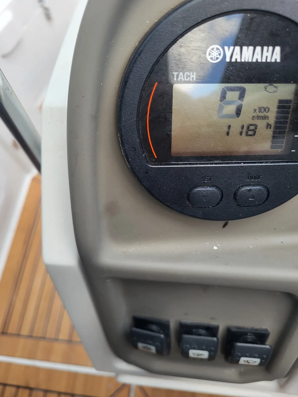 Yamaha utombordare med kåpan av